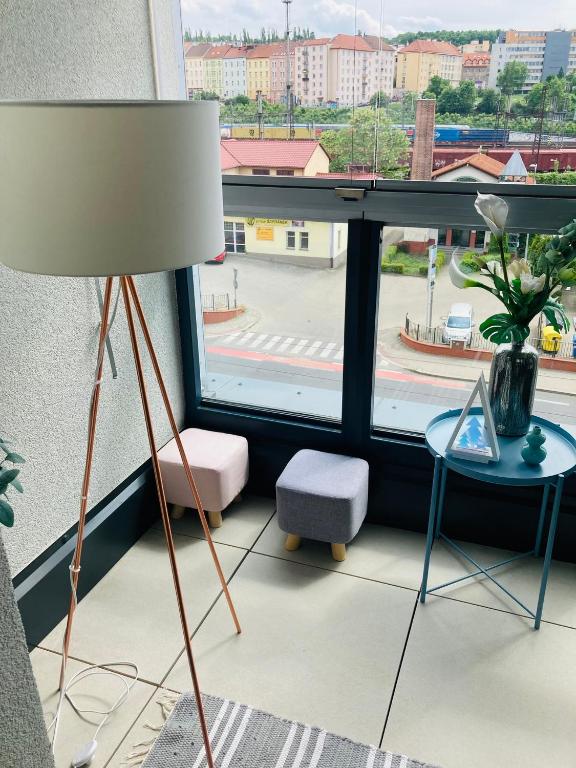 Apartement Blanc Harfa design room 2