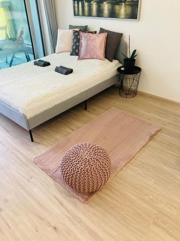 Apartement Blanc Harfa design room 6